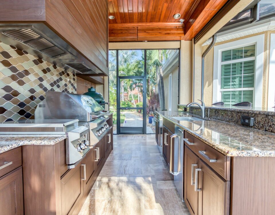 Choosing the best outdoor kitchen cabinets